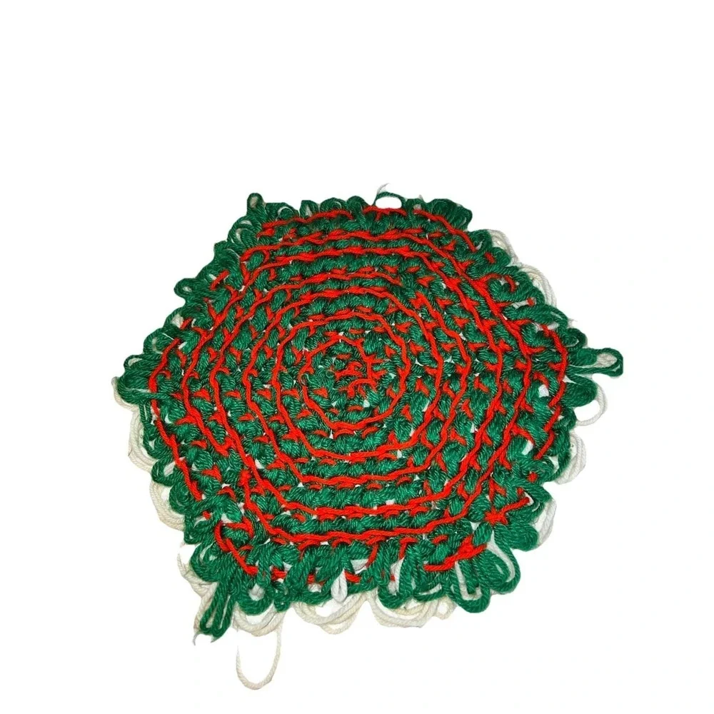 Vtg 1970s Christmas Daisy Loom Yarn Doily Hexagon Trivet Hot Pad‎ MCM